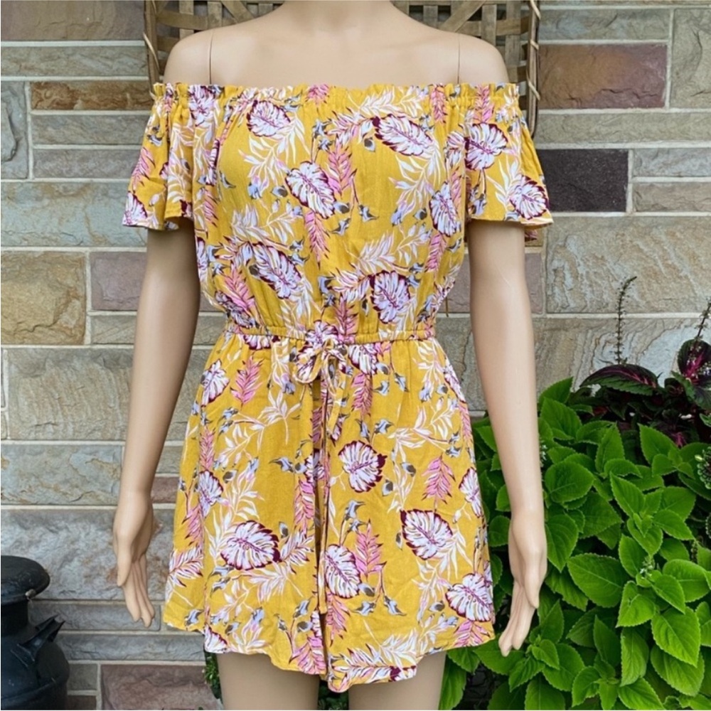 Elodie Tropical‎ Print Off-The-Shoulder Floral Romper